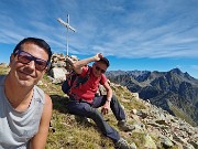 01 In Cima Venina (2624 m) con vista verso il Pizzo del Diavolo 